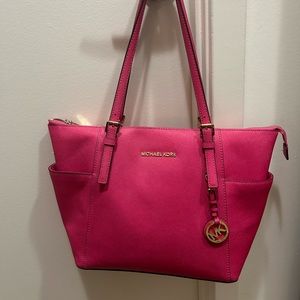 Michael Kors Jet Set Bag- Hot Pink